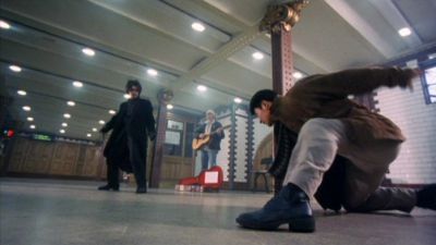 Keizo and Arthur square off to a buskers jolly tune. Which is dubbed, of course. Sheesh. Blacksheep Affair image